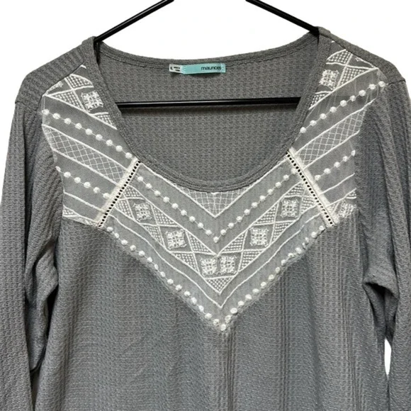 Maurice’s long sleeve with small lace overlay - Picture 2 of 2